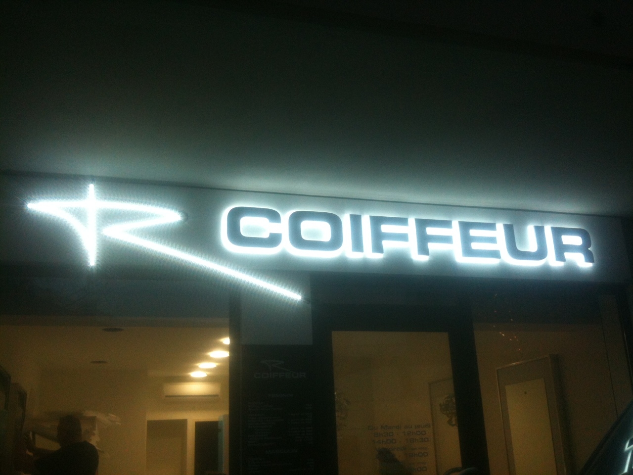 enseigne lumineuse pour R COIFFEUR