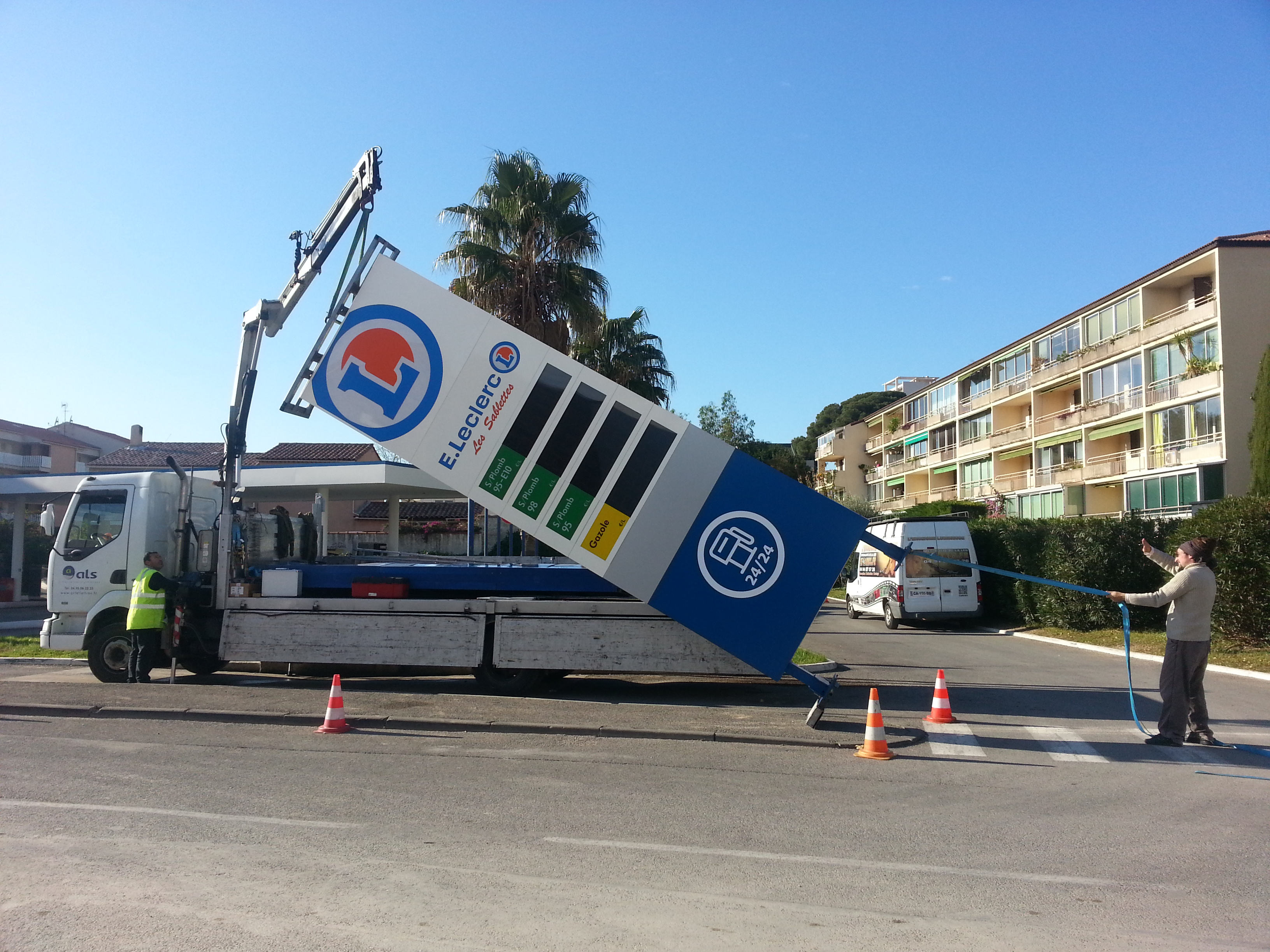 totem - panneaux publicitaires six-fours