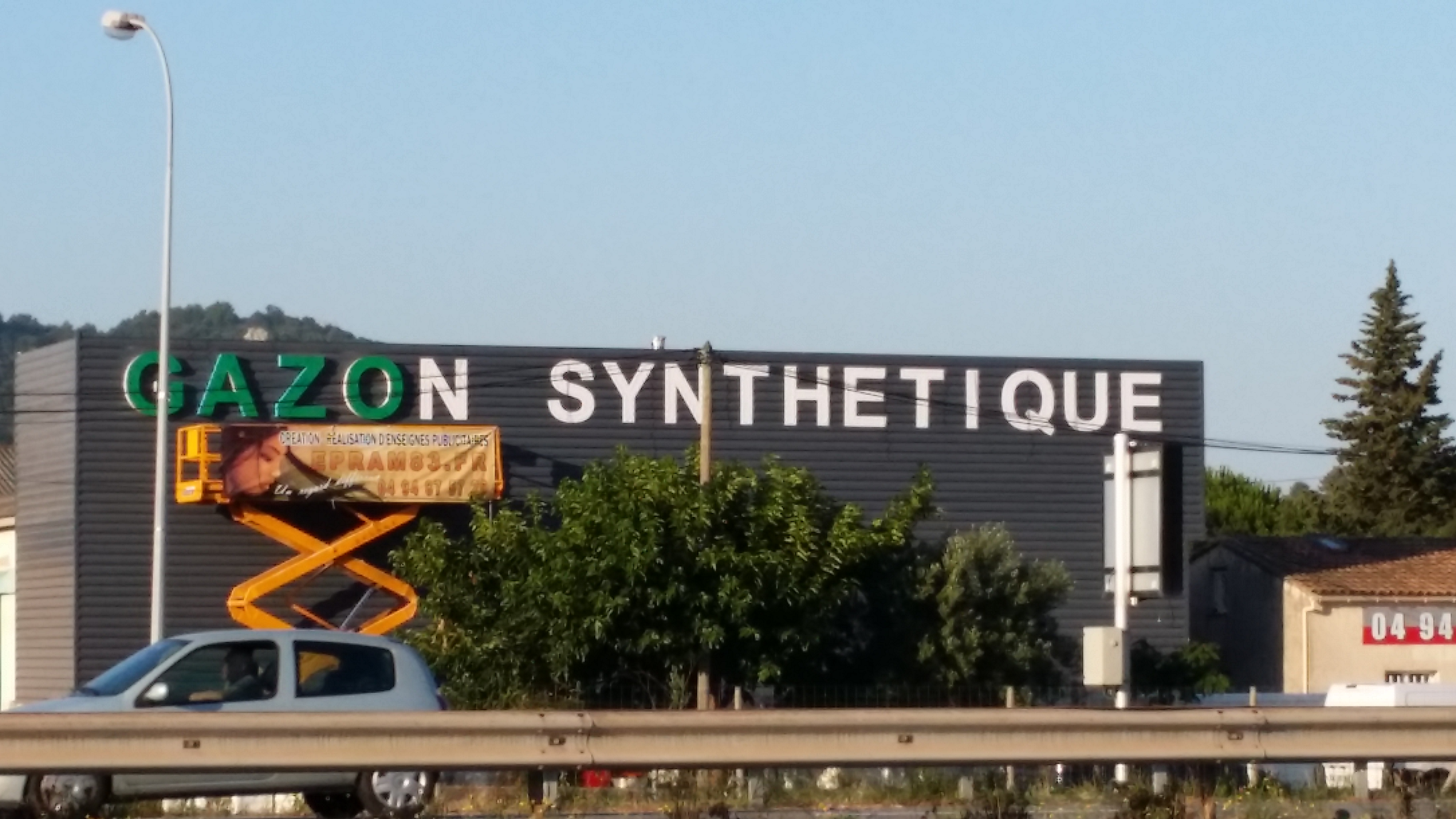 panneau-publicitaire-enseigne-lumineuse