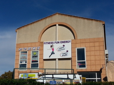 <i>Panneau publicitaire Fitness Fun Energy</i>