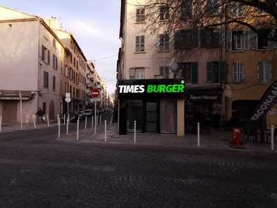 Toulon lettres boitiers en plexiglas et panneaux