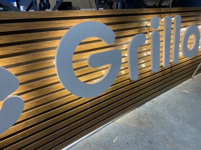 Enseigne sur mesure – Le Grilladin, Les Sablettes